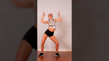 I  out of my comfort zone in this dance 😅 #danceworkout  #newyeardance  #short